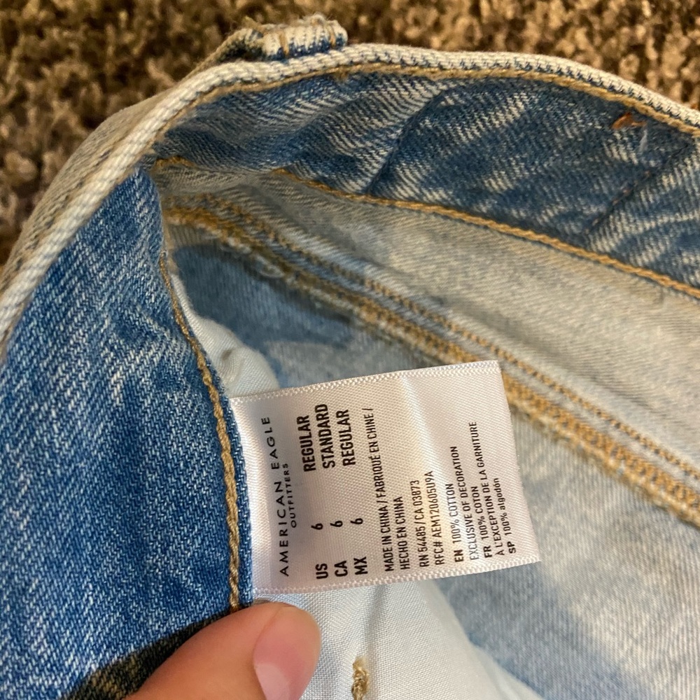 Cropped Boyfriend Mom jean American Eagle size 6